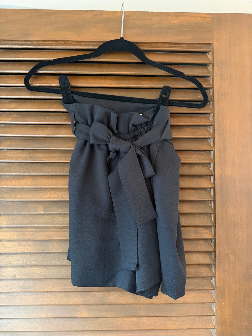 Aritzia Wilfred Black Paperbag Waist Tie Shorts- Women